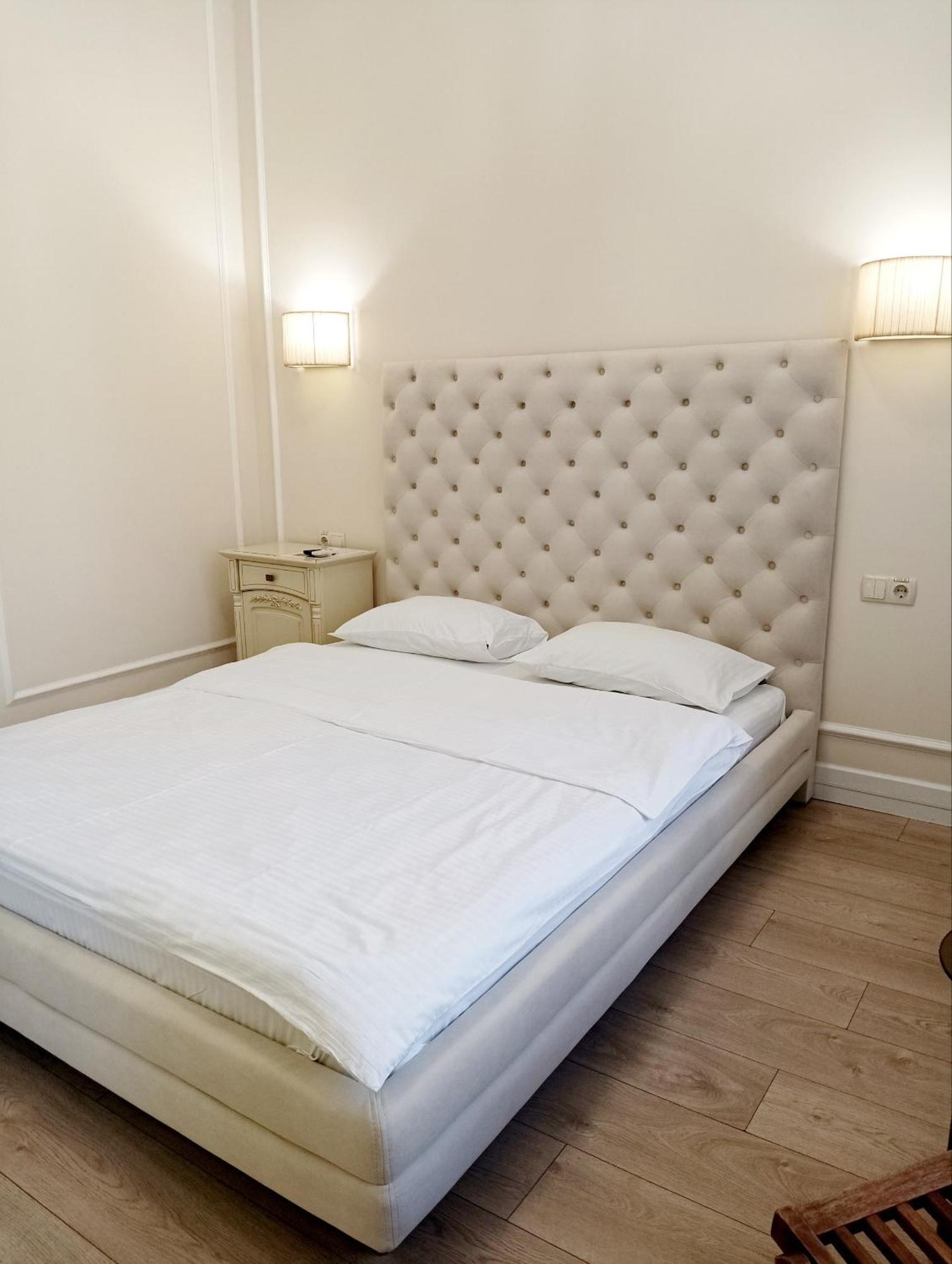 Hotel Menshikov Odessa Buitenkant foto